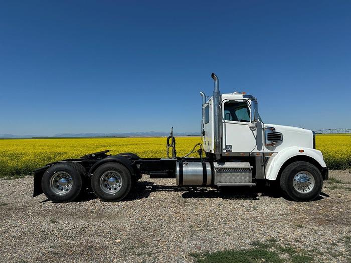 Used 2018 Freightliner 122SD