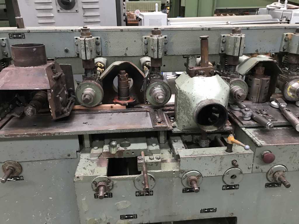 Usato Scorniciatrice marca Gubish attrezzata per pezzi tondi diam. 18mm (completa di utensili per altri diametri di pezzi tondi)