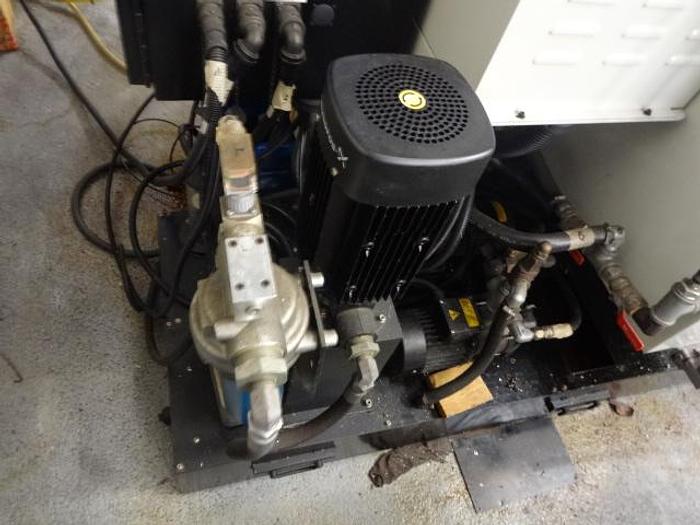 Utilisé Centre d’usinage vertical HURCO VMX 24t