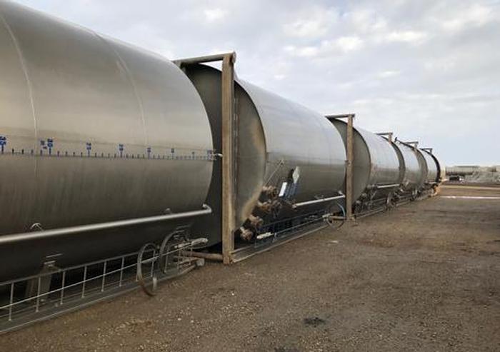 Used (300+) 400bbl Sloped Tanks