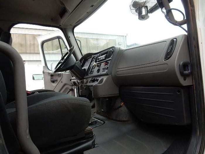 Used 2009 Freightliner M2-112V