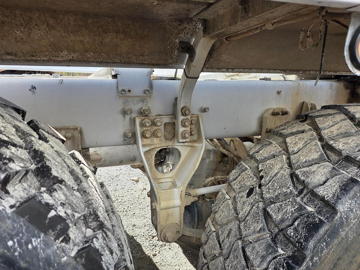 Used (2) 2015 Oshkosh Tri-Axle #15