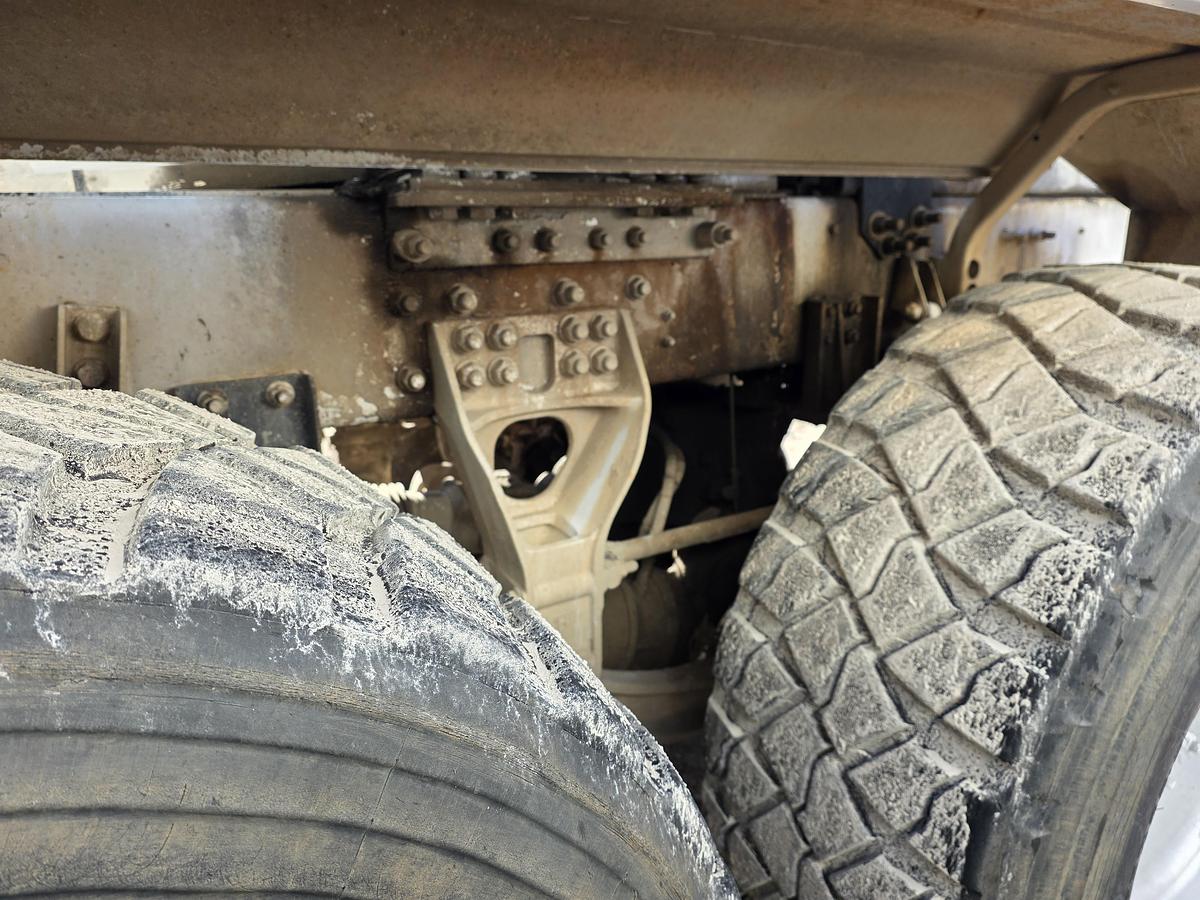 Used (2) 2015 Oshkosh Tri-Axle #15