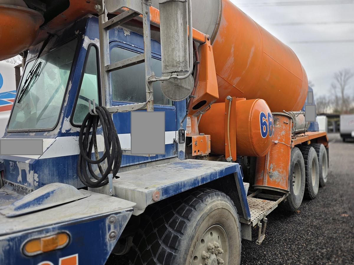 Used 2008 Oshkosh Front Discharge