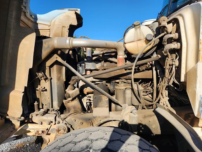 Used 1999 MACK RD690 (engine cover opens to complete engine)