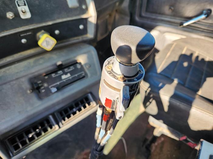 Used 1999 MACK RD690 (engine cover opens to complete engine)