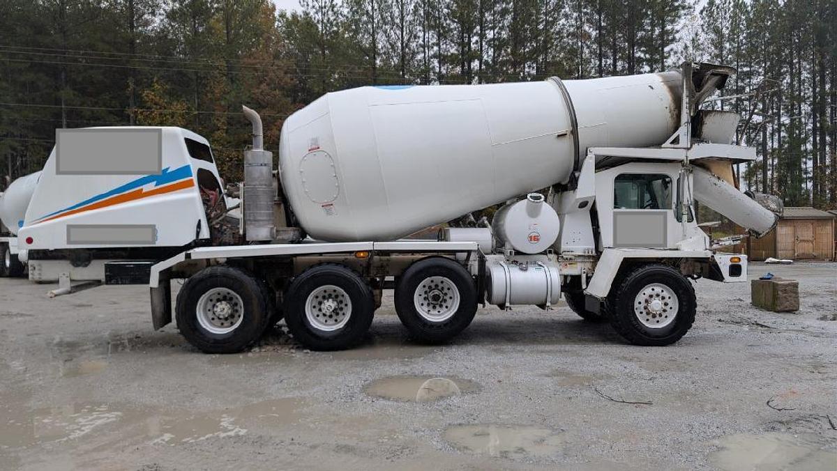 Used 2015 Oshkosh w/new Engine as of 2024