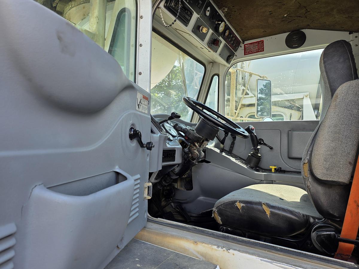 Used (2) 2007 OSHKOSH -FRONT DISCHARGE
