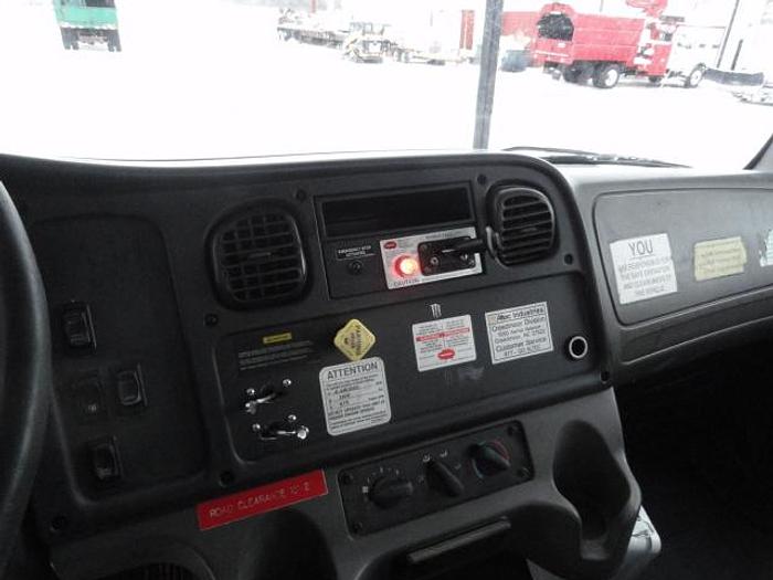 Used 2007 freightliner BUSINESS CLASS M2 106