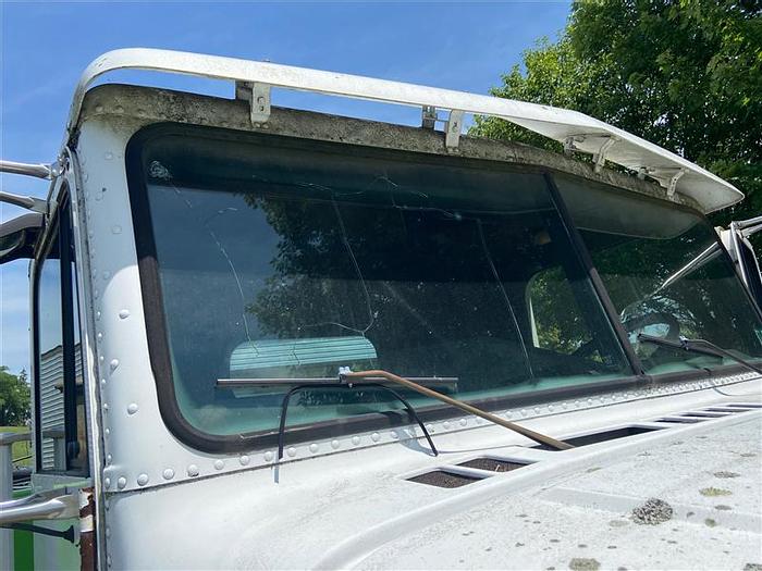 Used 1994 Freightliner 2000 Gallon Flat Bed Water Tank