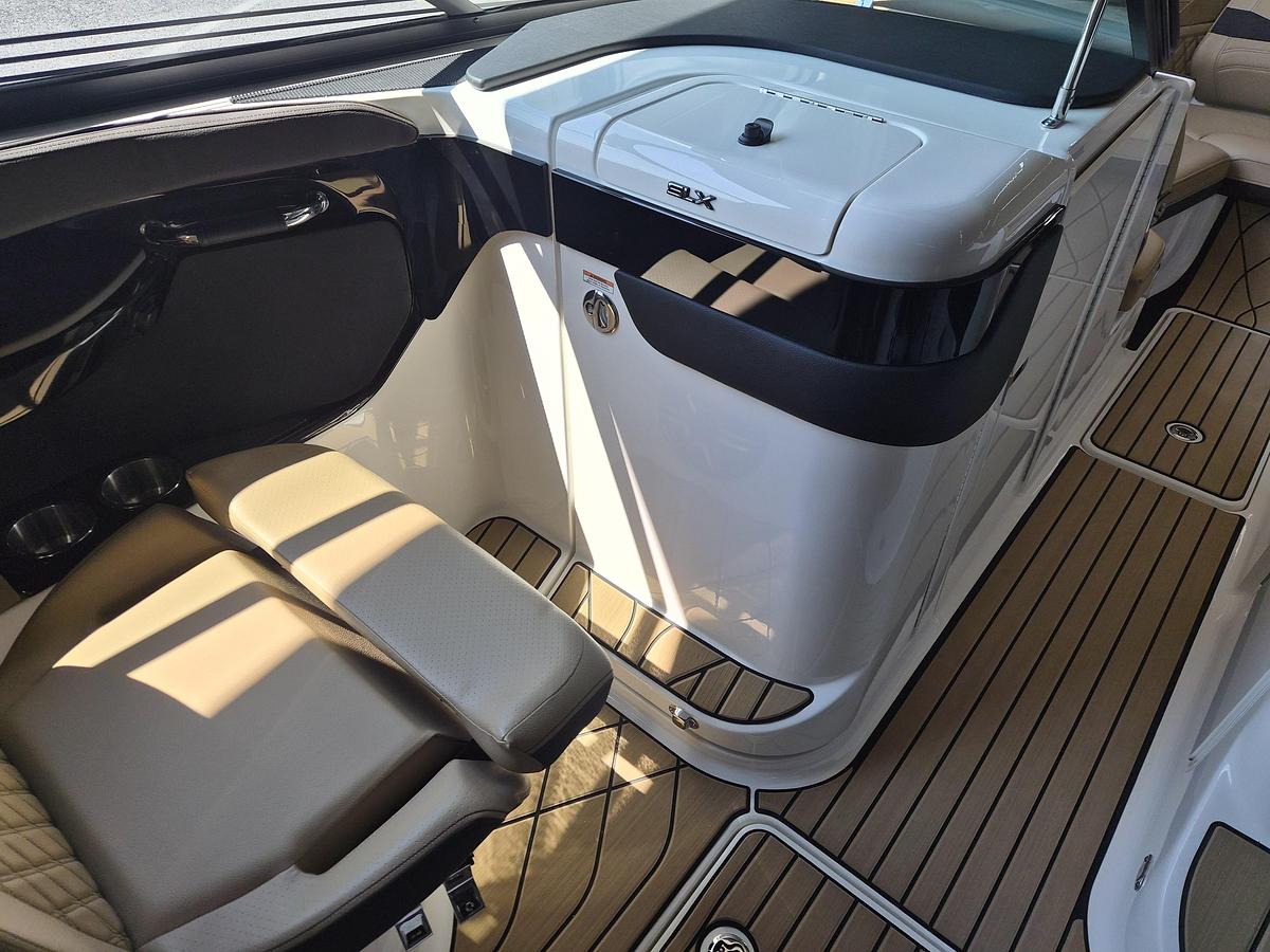 2026 Sea Ray SLX 260