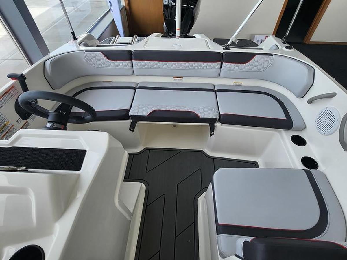 2025 Bayliner M17
