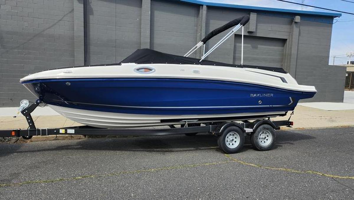 2025 Bayliner VR6 Bowrider