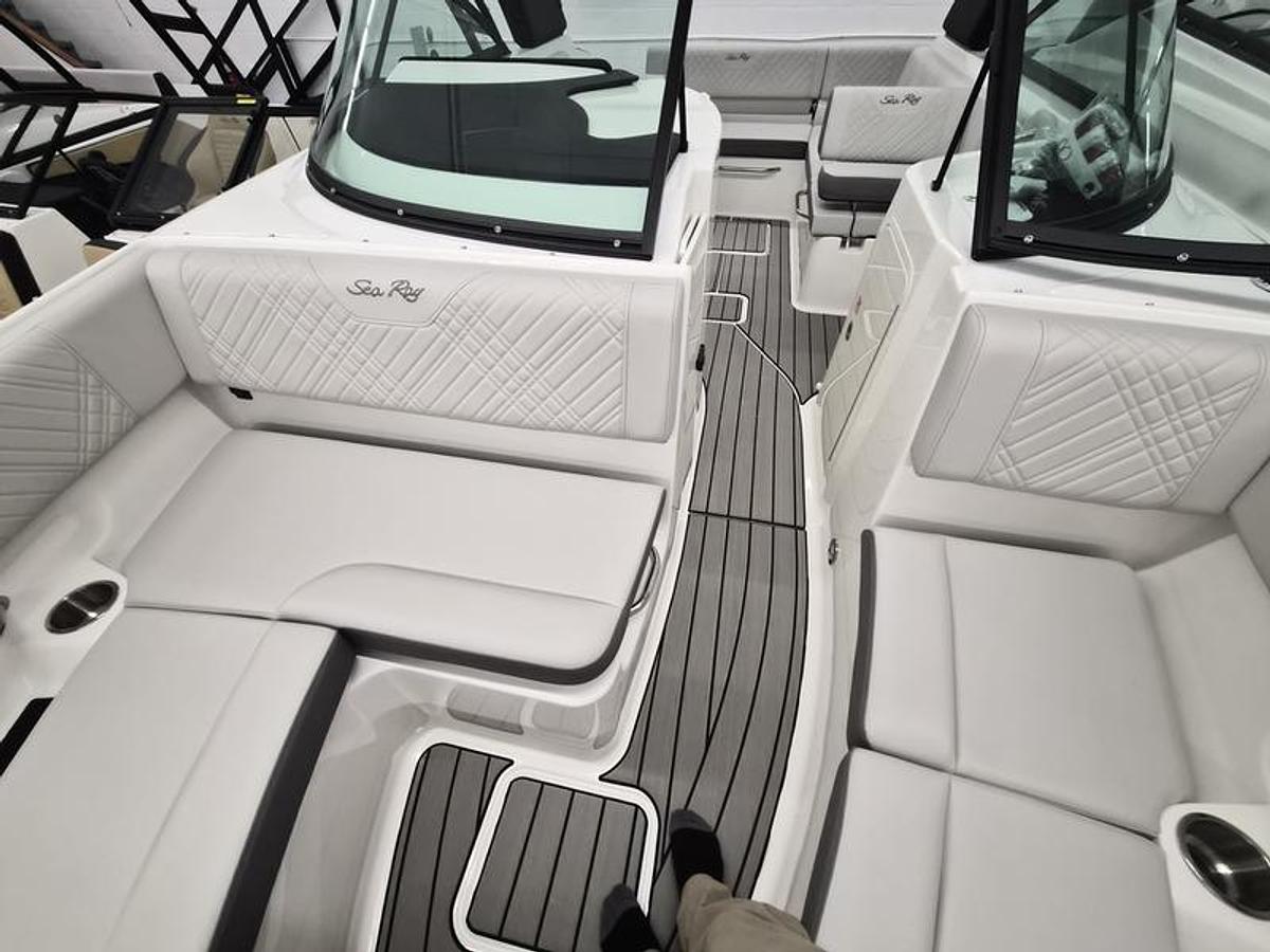 2026 Sea Ray SDX 230