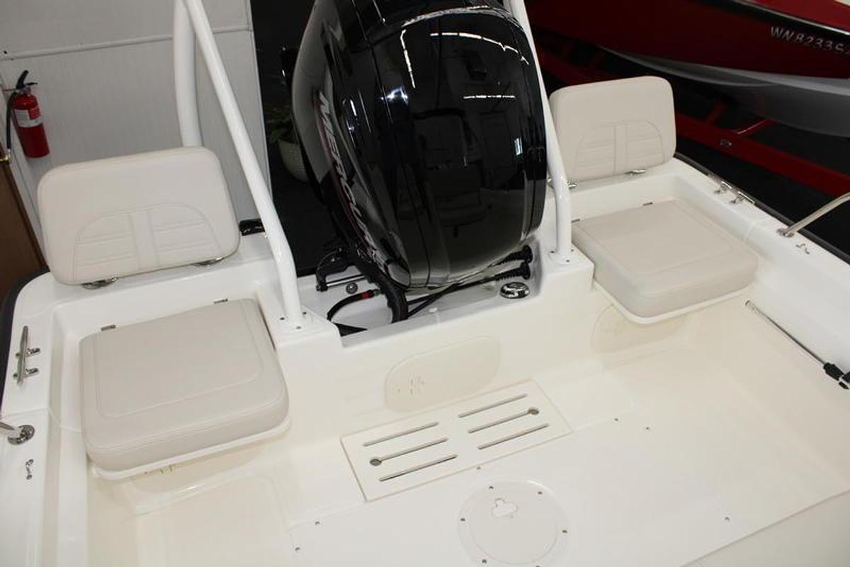 2026 Boston Whaler 170 Montauk