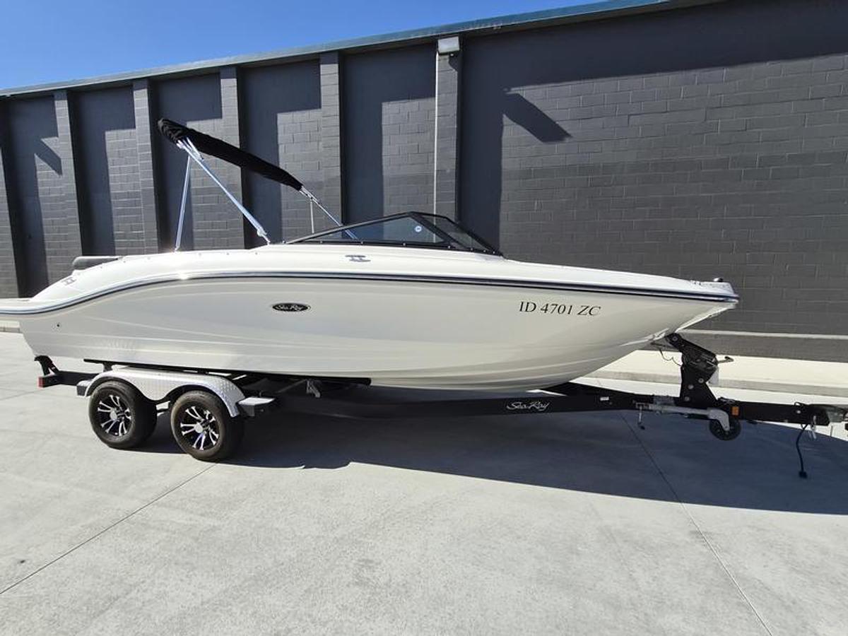 Used 2023 Sea Ray SPX 210