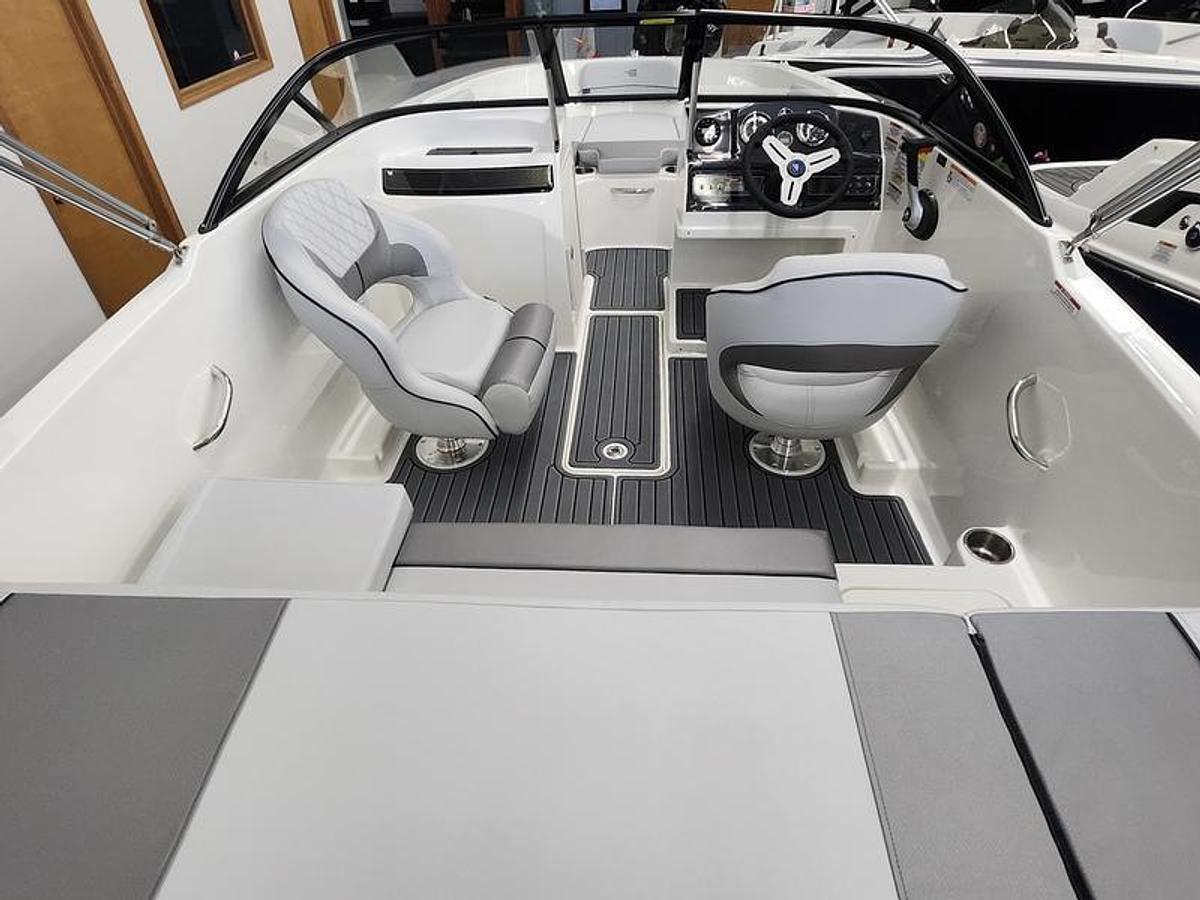 2024 Bayliner VR4 Bowrider