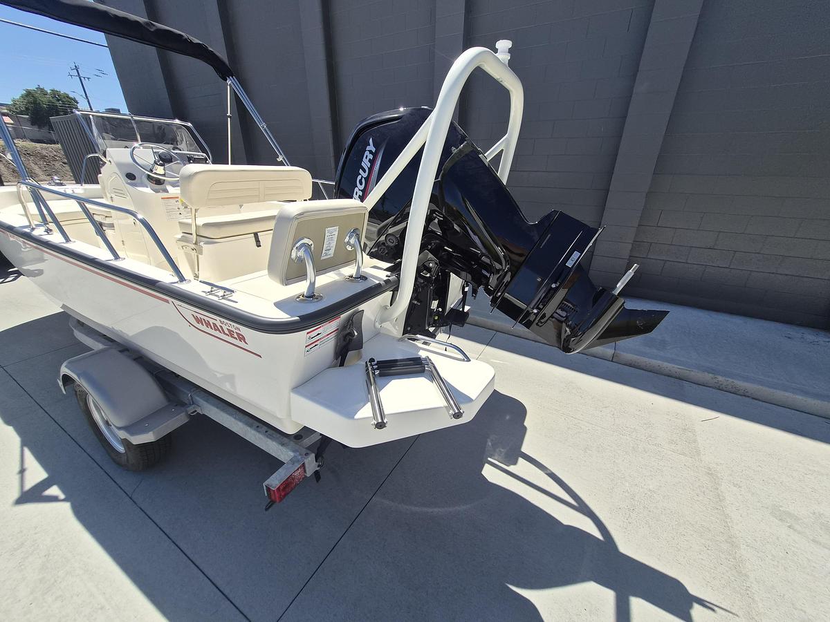 2026 Boston Whaler 170 Montauk