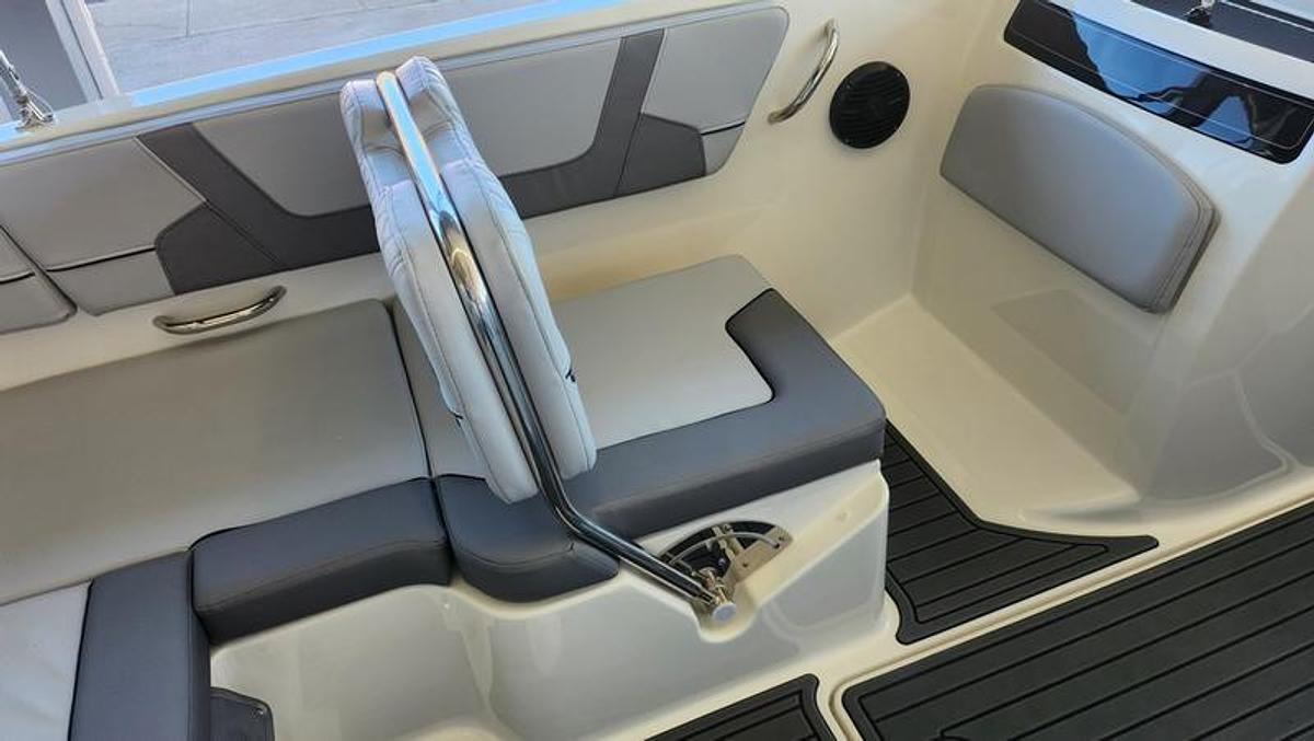 2025 Bayliner VR6 Bowrider