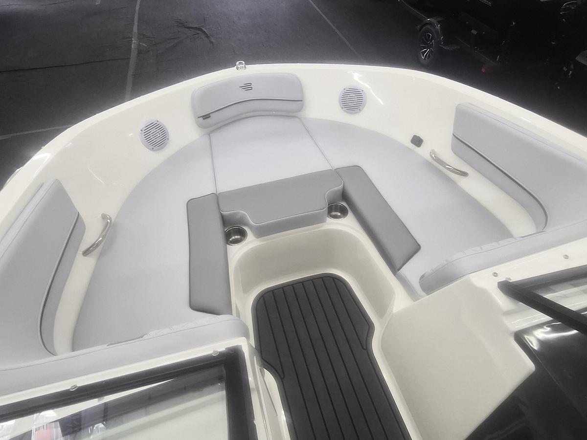 2025 Bayliner VR5 Bowrider