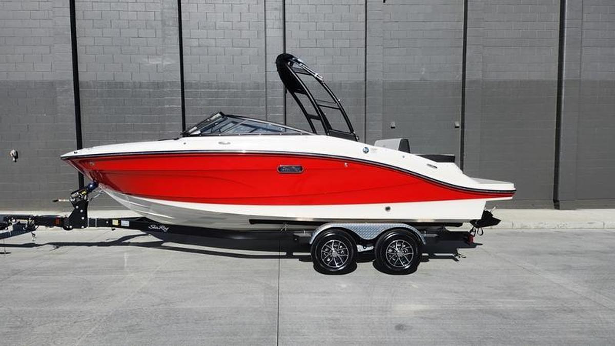 2025 Sea Ray SPX 210