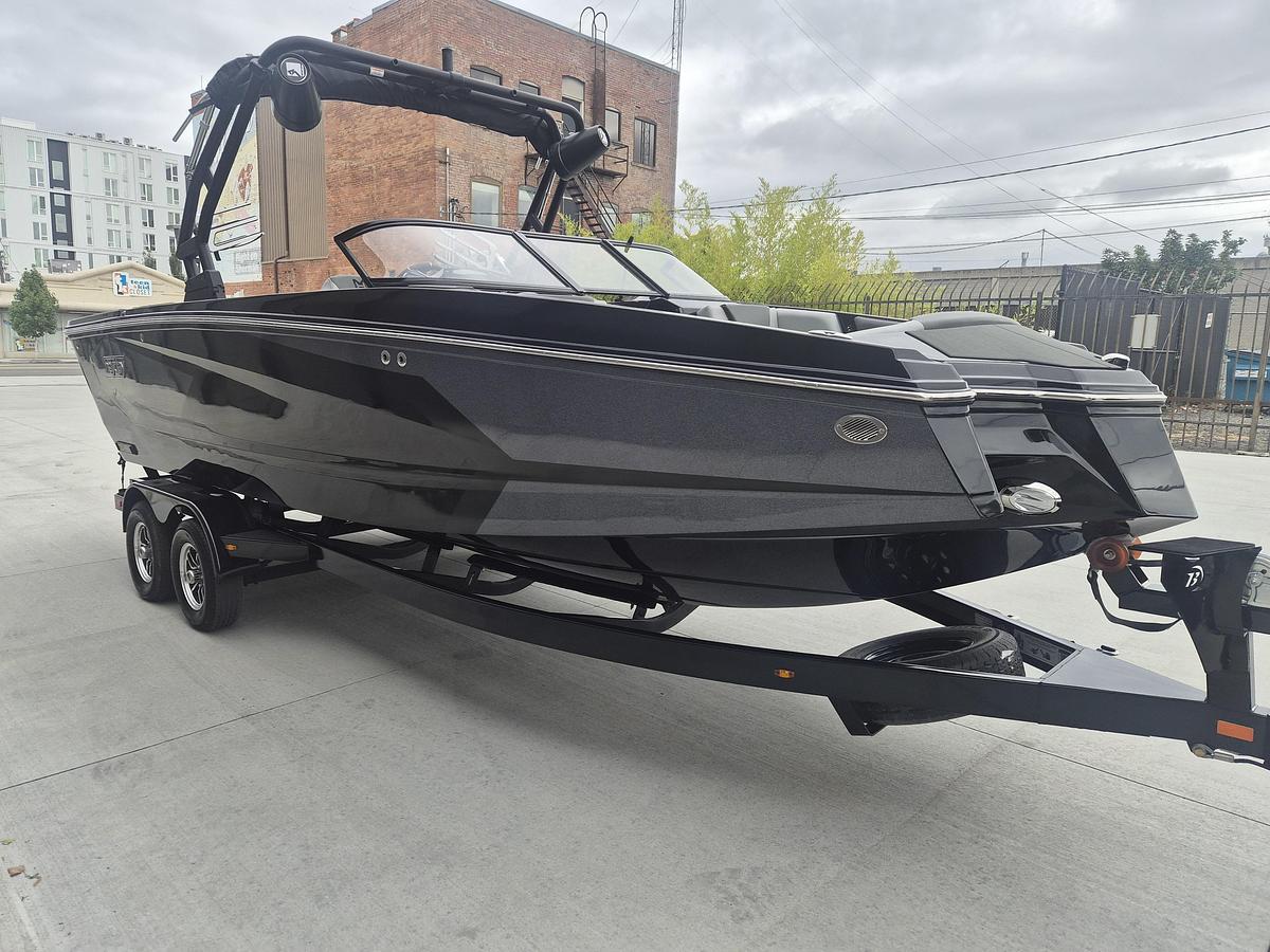 2026 Heyday Wake Boats WT-Surf