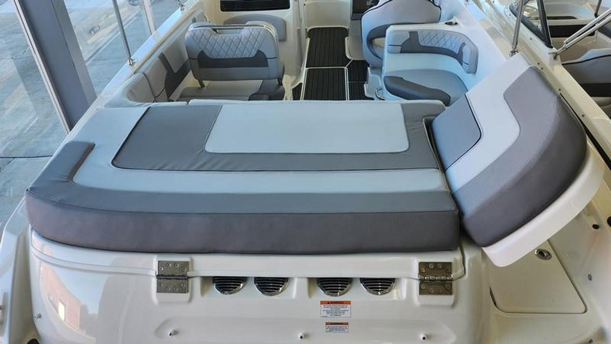 2025 Bayliner VR6 Bowrider