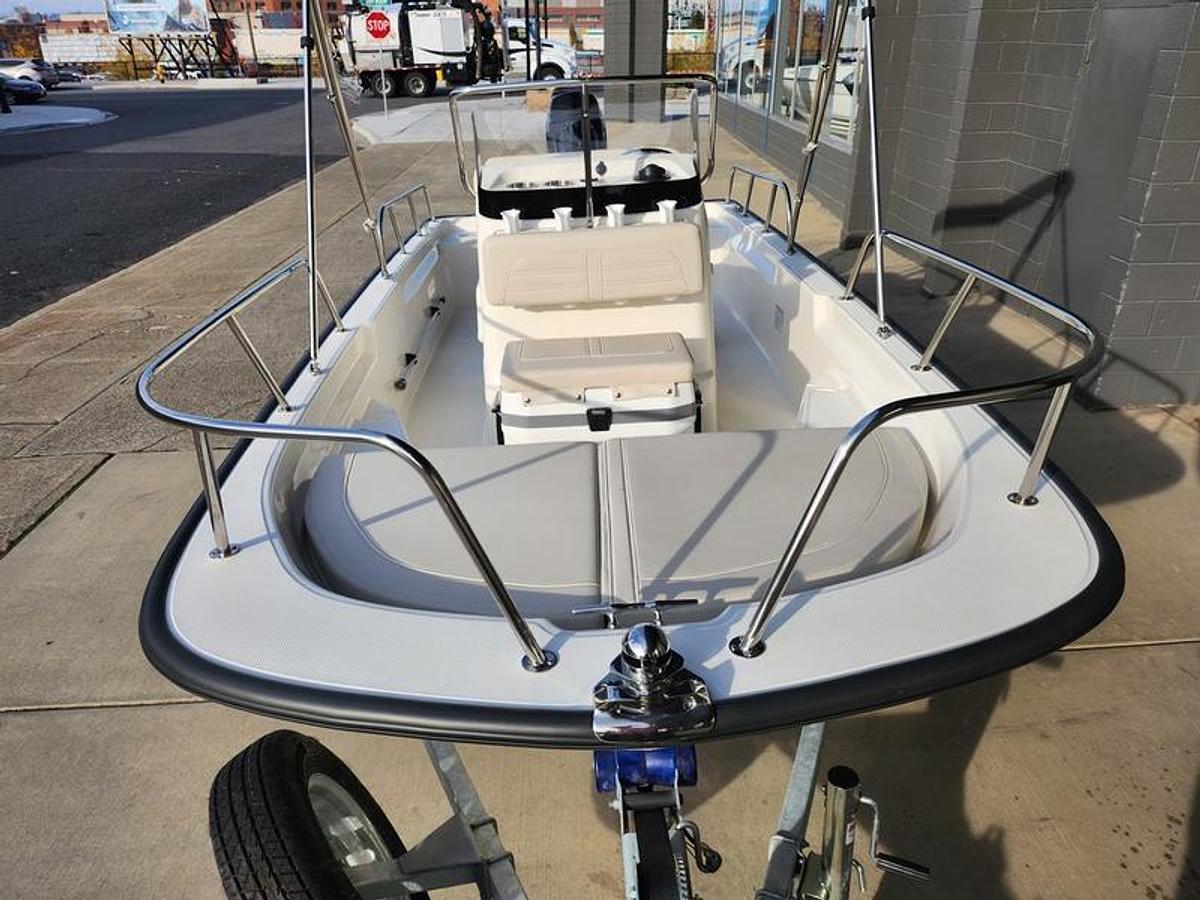 2026 Boston Whaler 150 Montauk