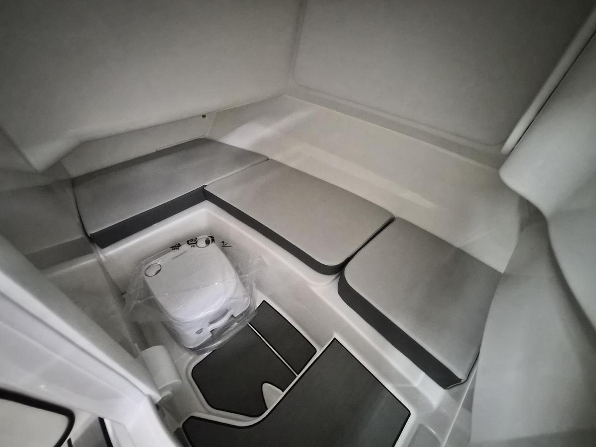 2027 Sea Ray 230 SDX