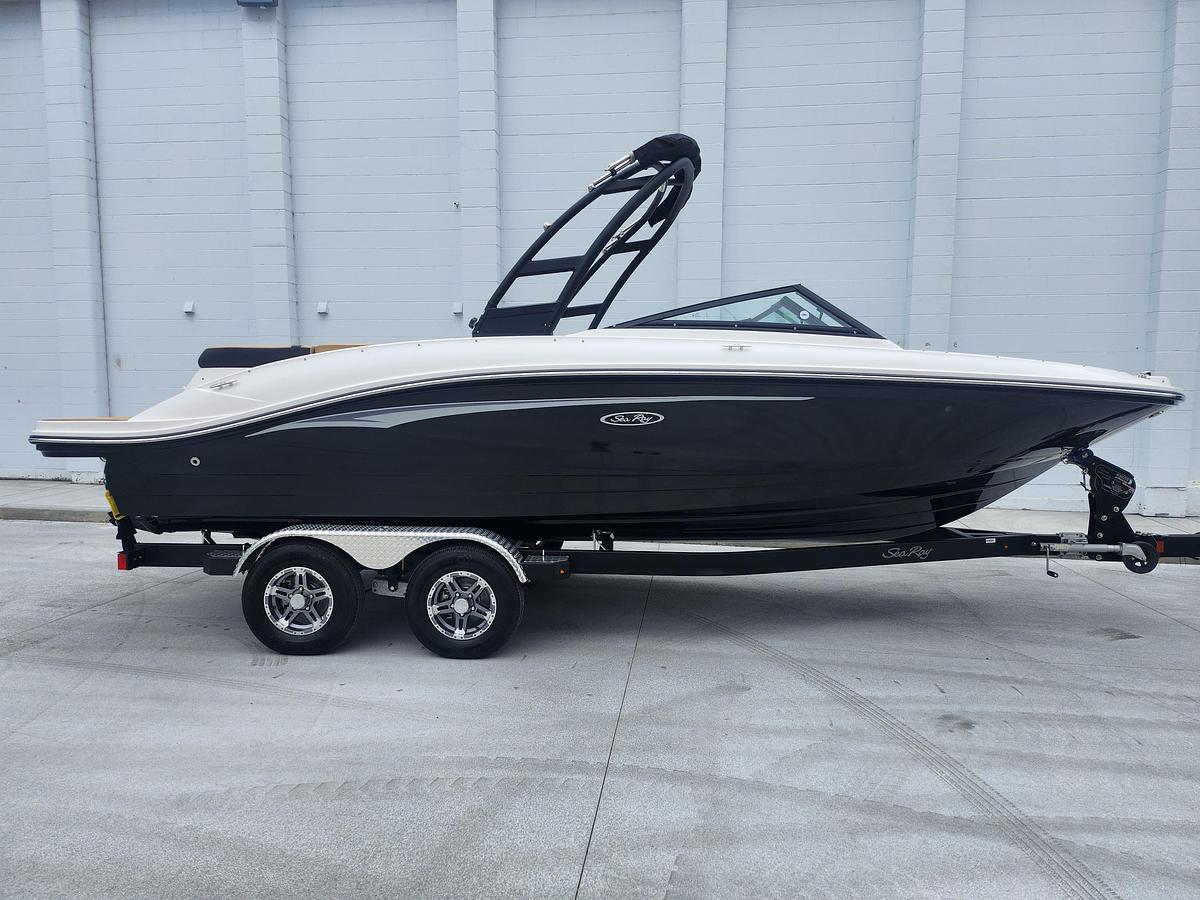 Used 2023 Sea Ray SPX 210