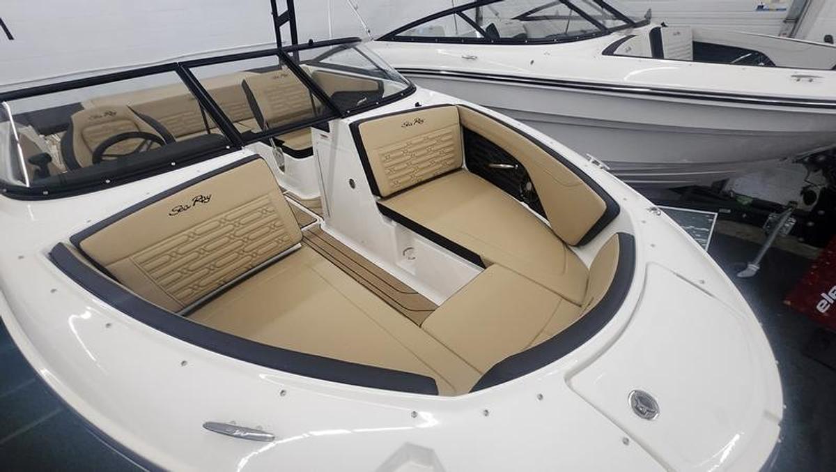 2025 Sea Ray SPX 190