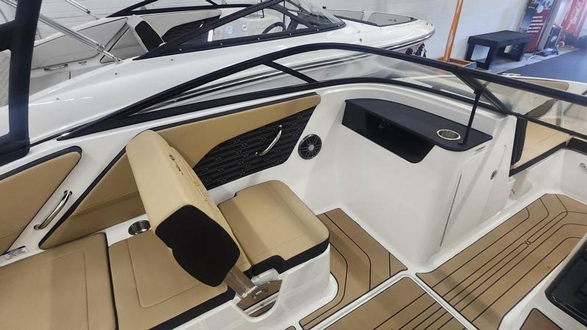2025 Sea Ray SPX 190