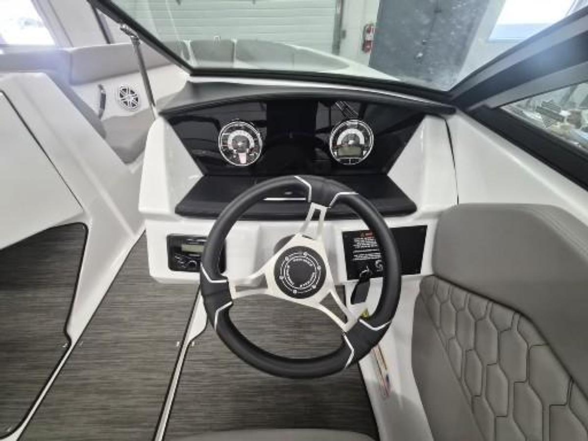 Used 2023 Four Winns H1