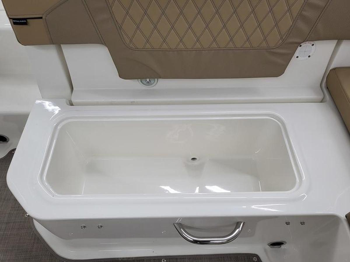 2025 Bayliner VR5 Bowrider