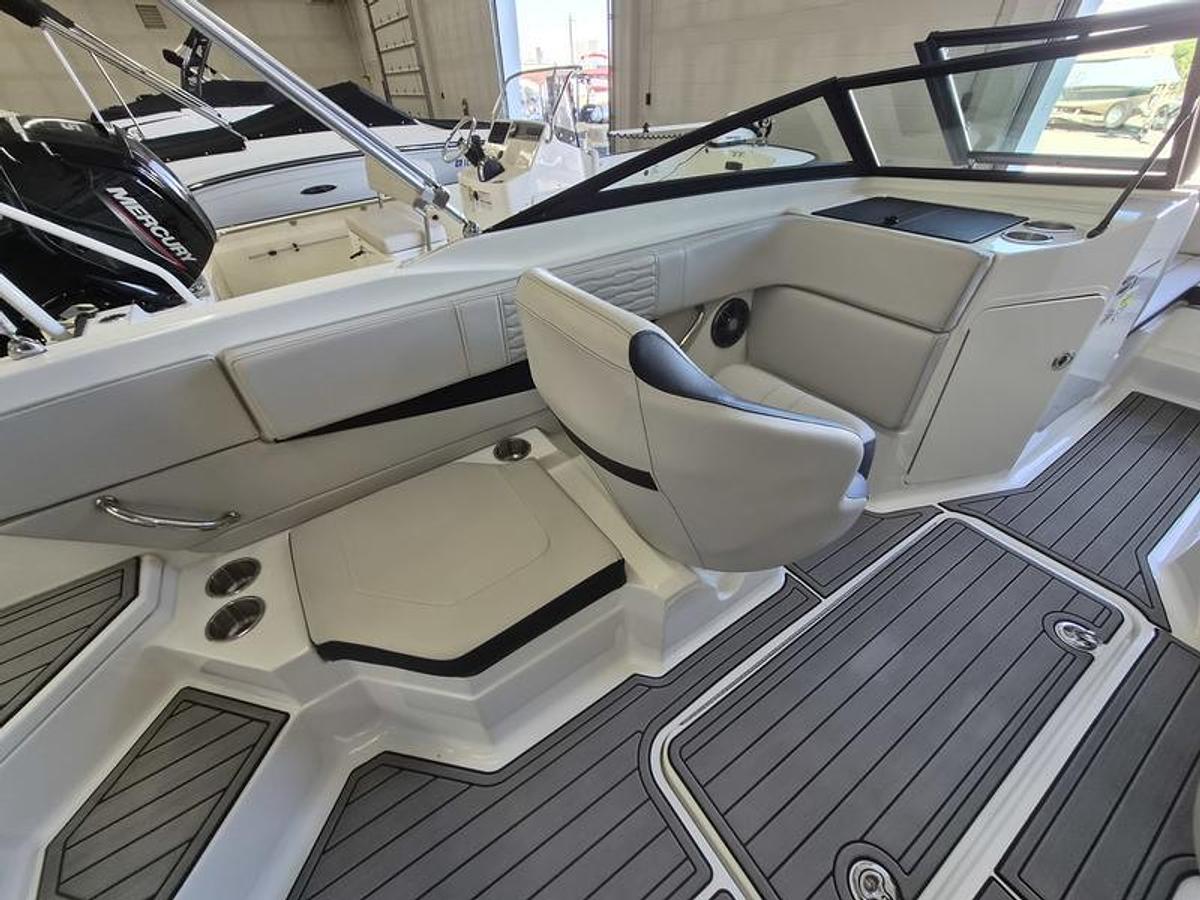 Used 2023 Sea Ray SPX 210