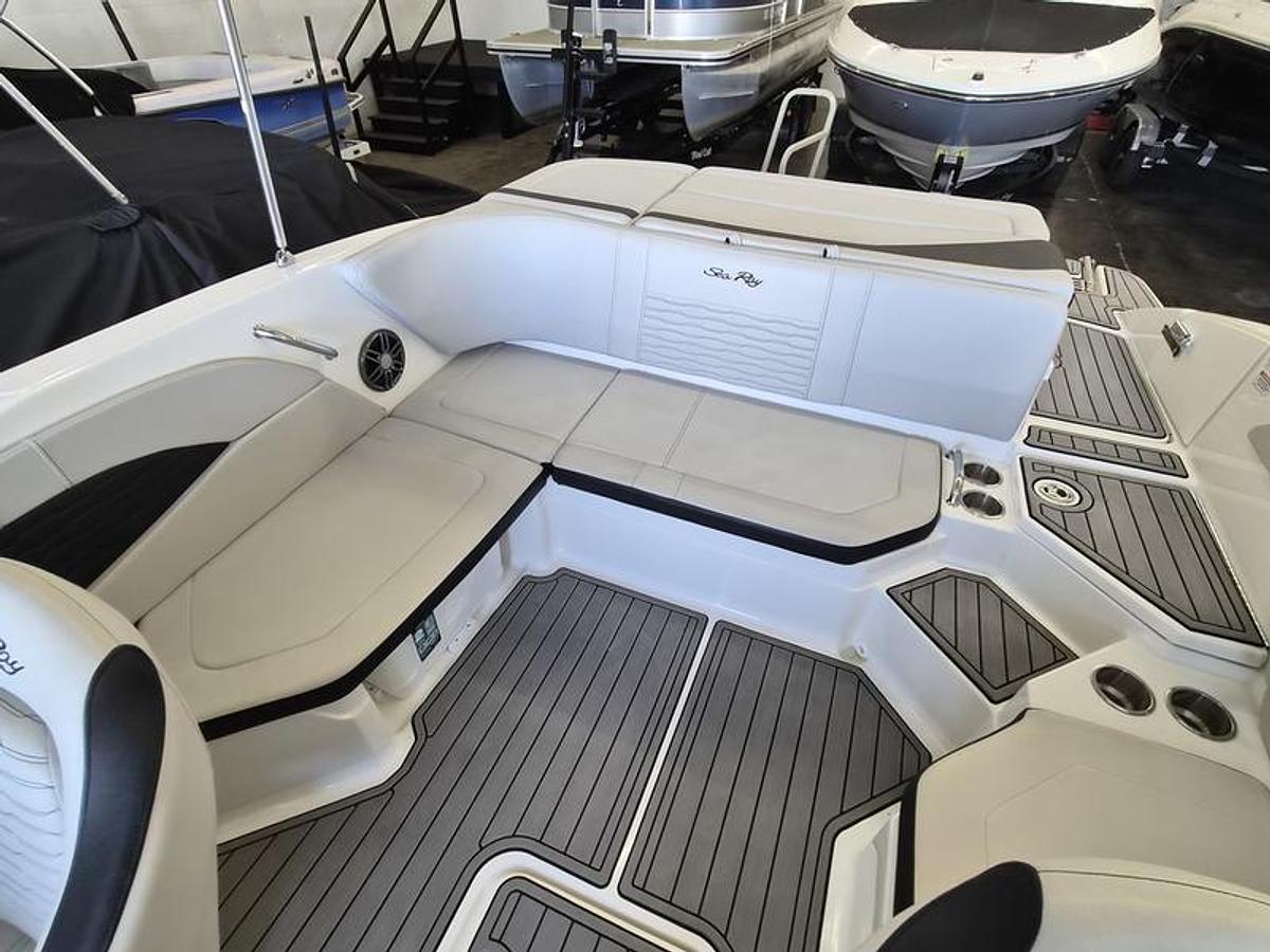 Used 2023 Sea Ray SPX 210