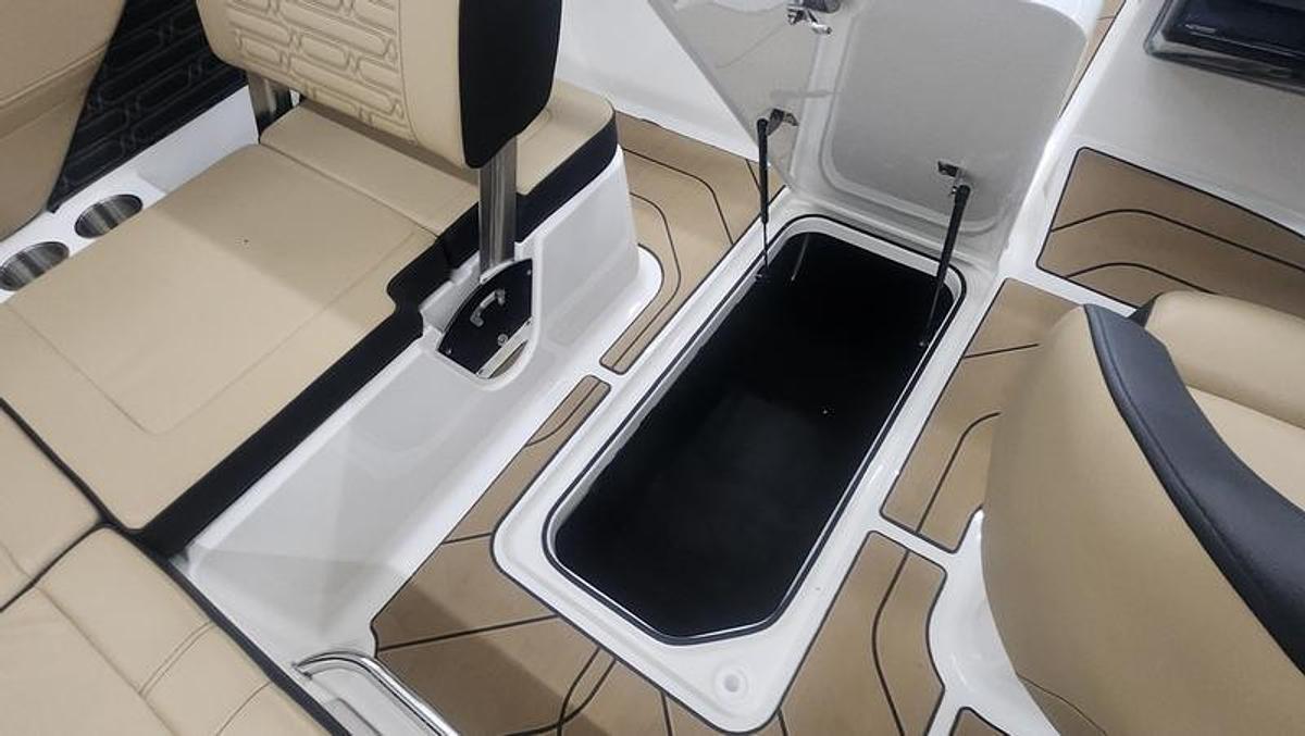 2025 Sea Ray SPX 190