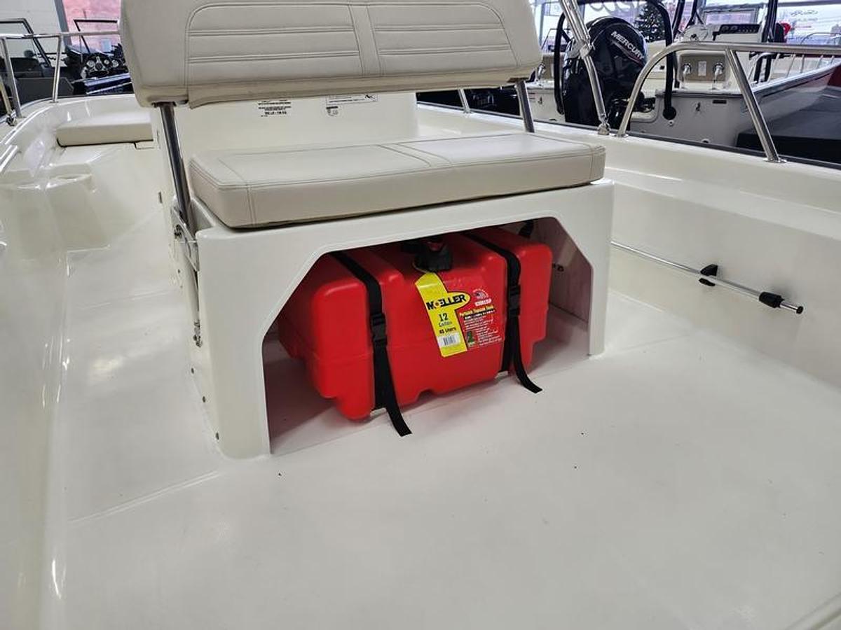 2026 Boston Whaler 150 Montauk