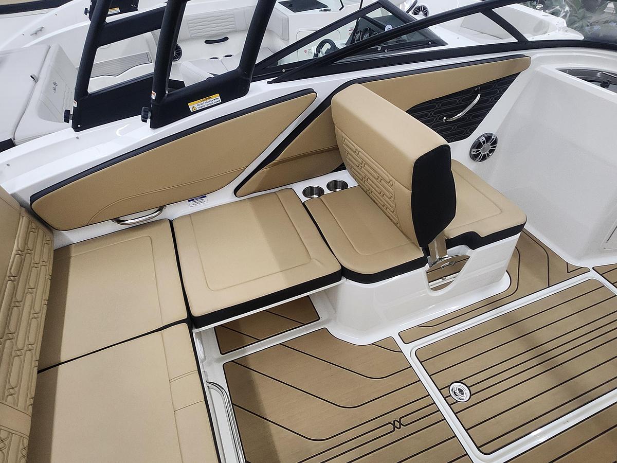 2027 Sea Ray 210 SPX