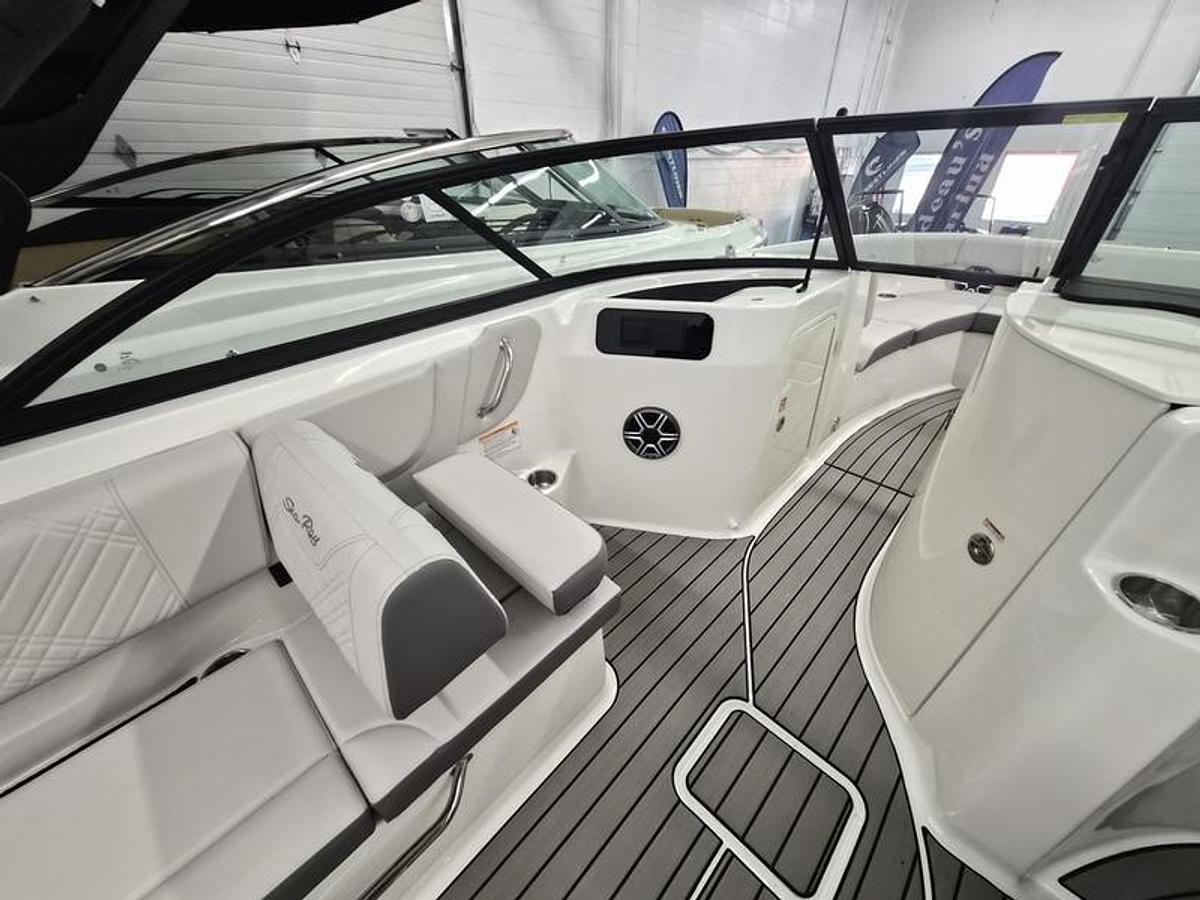2026 Sea Ray SDX 230