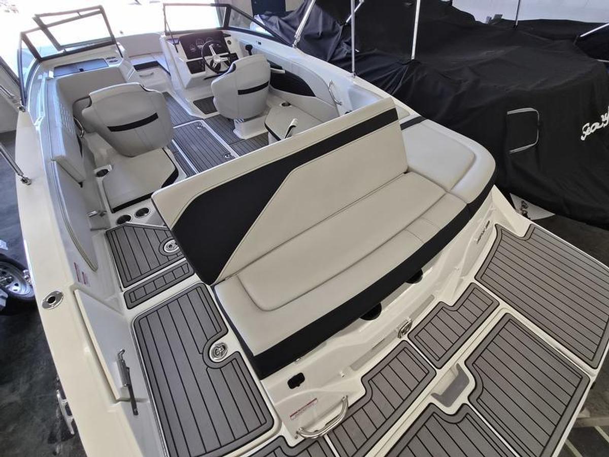 Used 2023 Sea Ray SPX 210