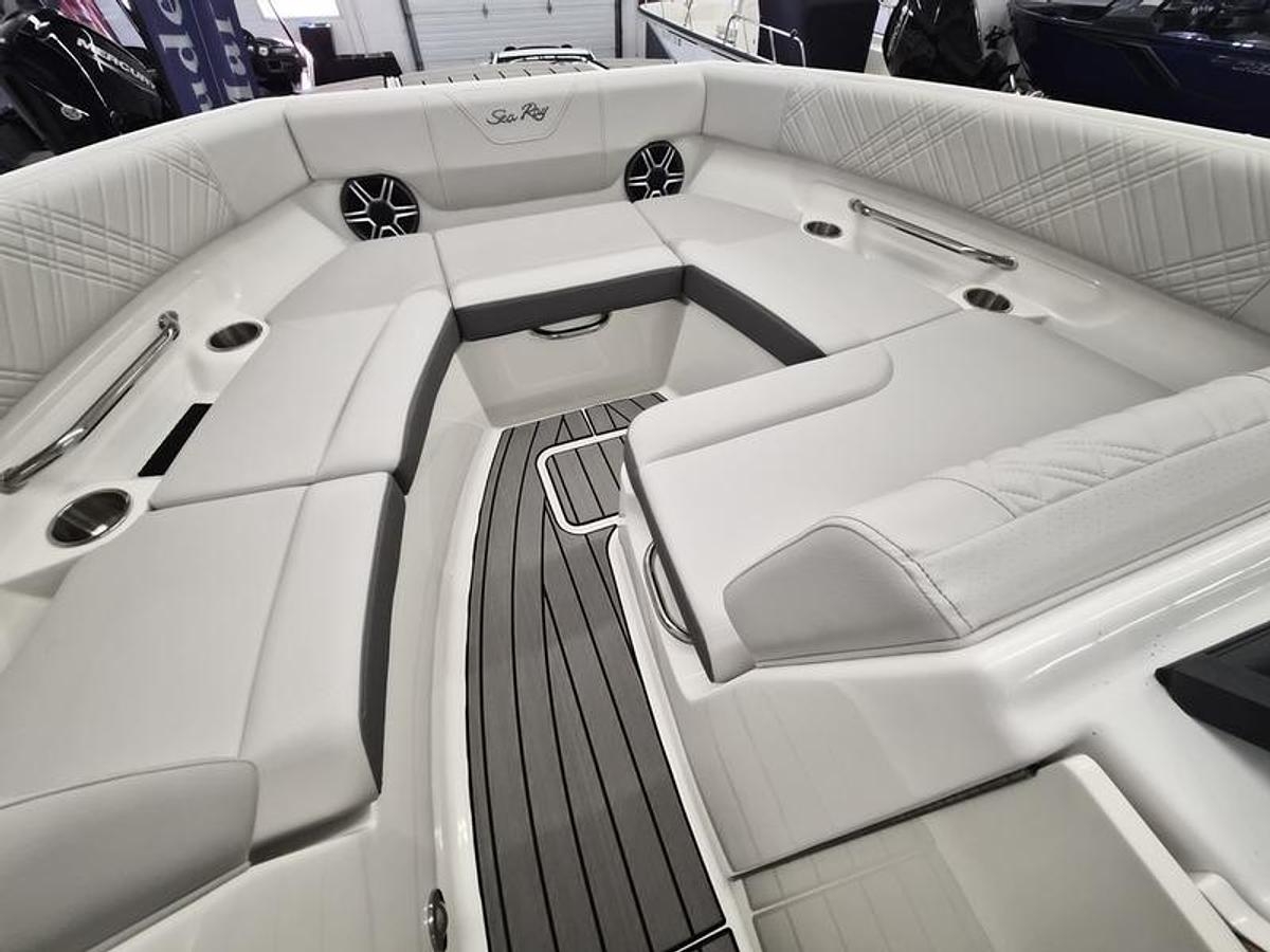 2026 Sea Ray SDX 230