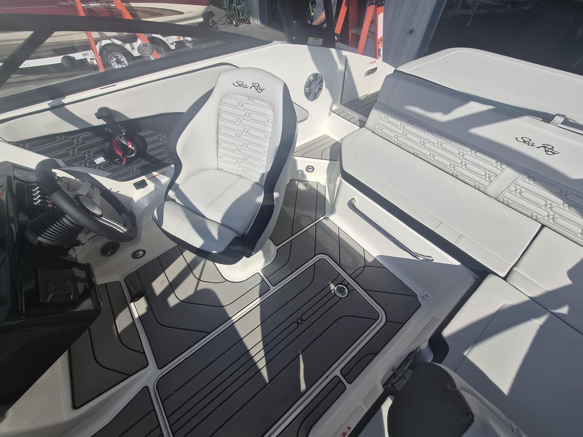 2027 Sea Ray 190 SPX