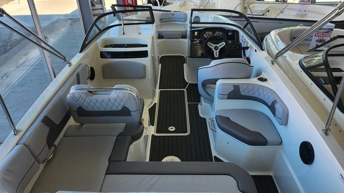 2025 Bayliner VR6 Bowrider