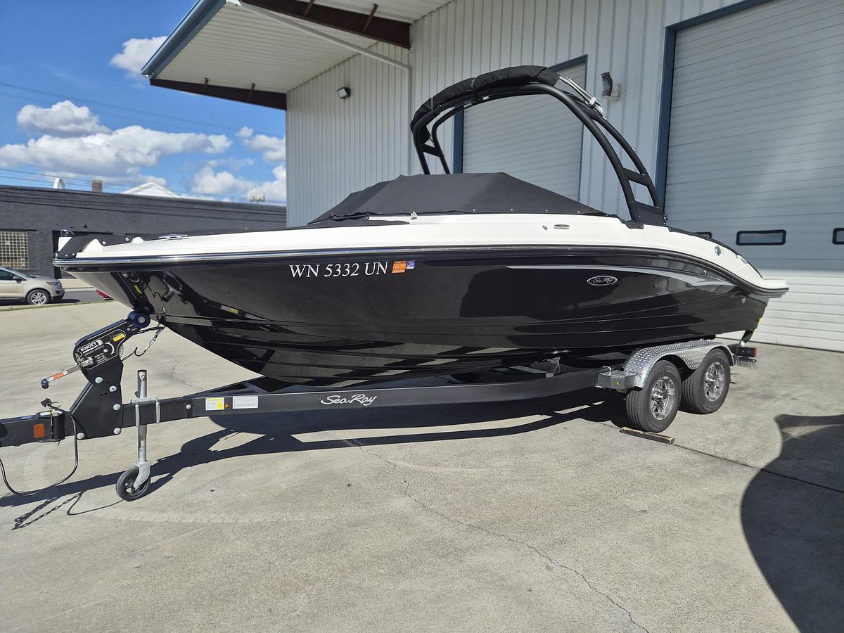Used 2023 Sea Ray SPX 210
