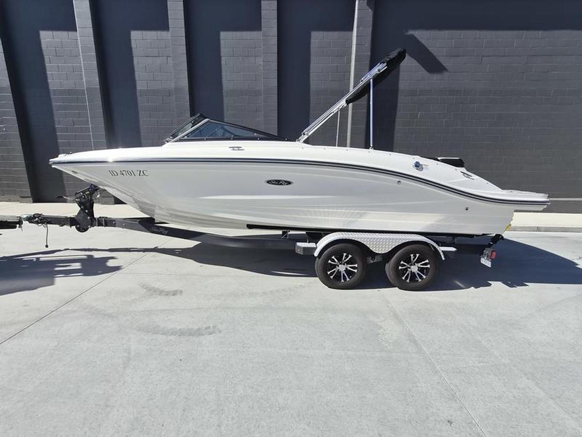 Used 2023 Sea Ray SPX 210