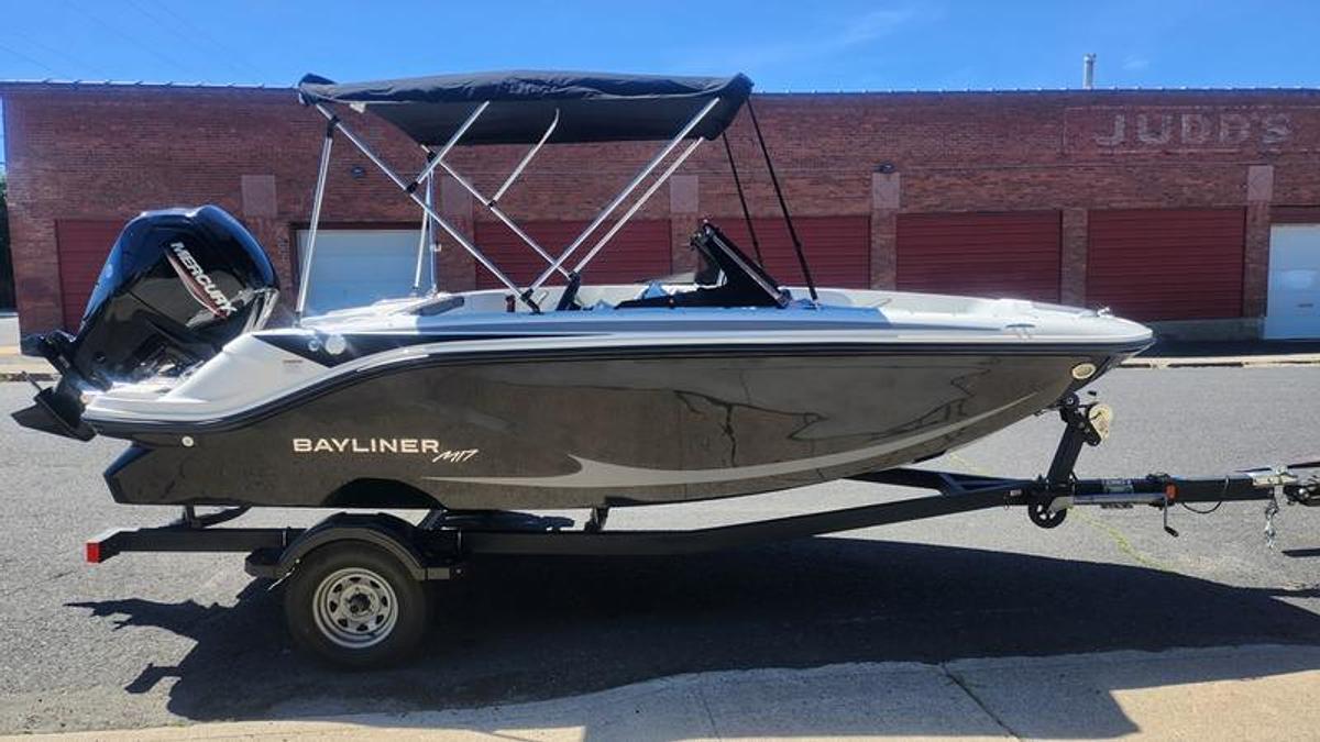 2024 Bayliner M17