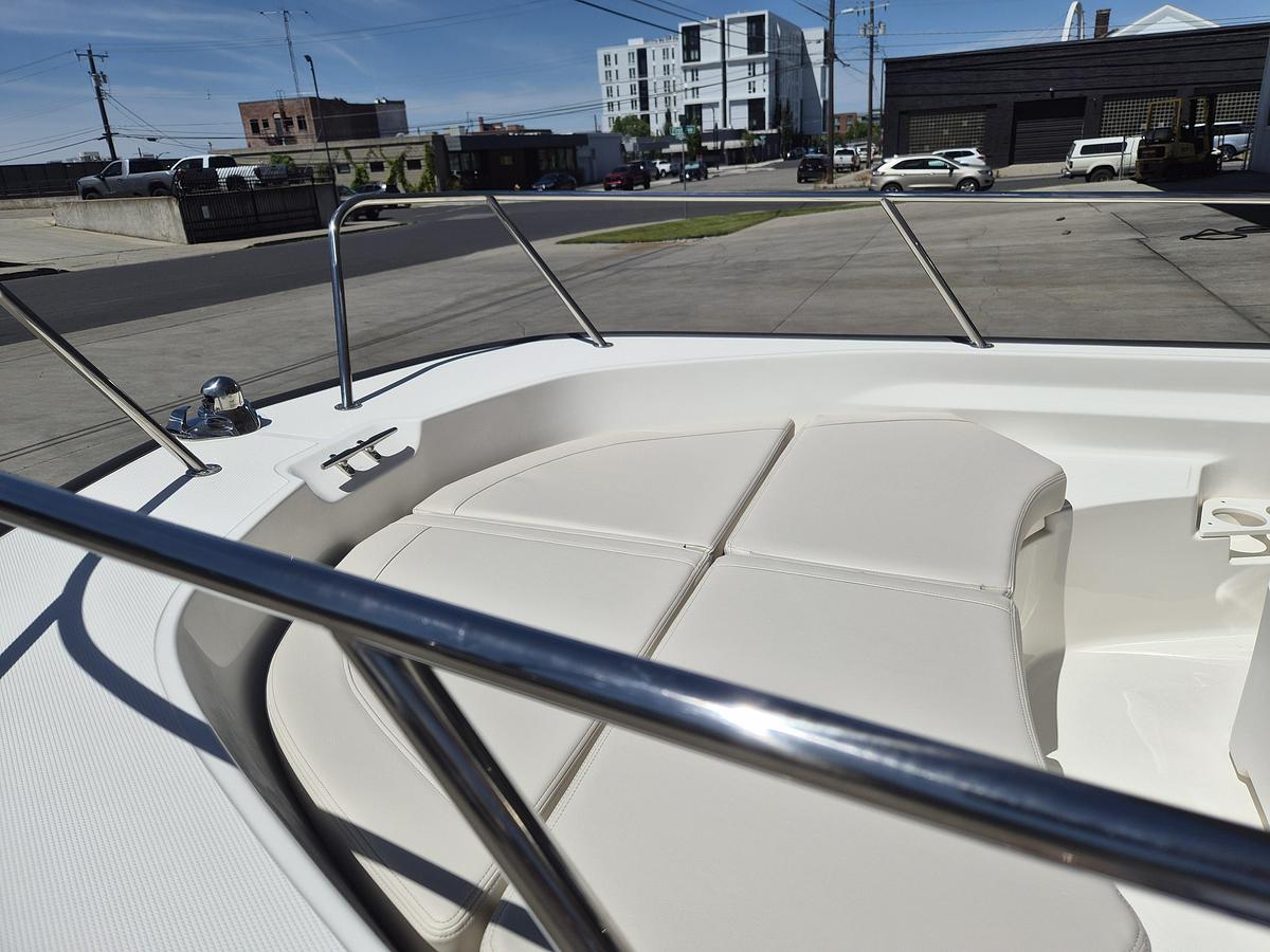 2026 Boston Whaler 170 Montauk
