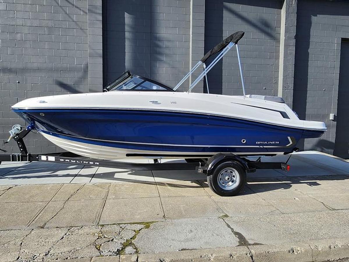 2025 Bayliner VR5 Bowrider