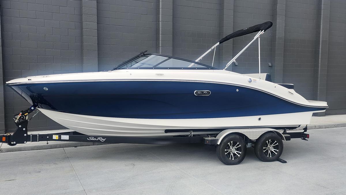 2027 Sea Ray 210 SPX
